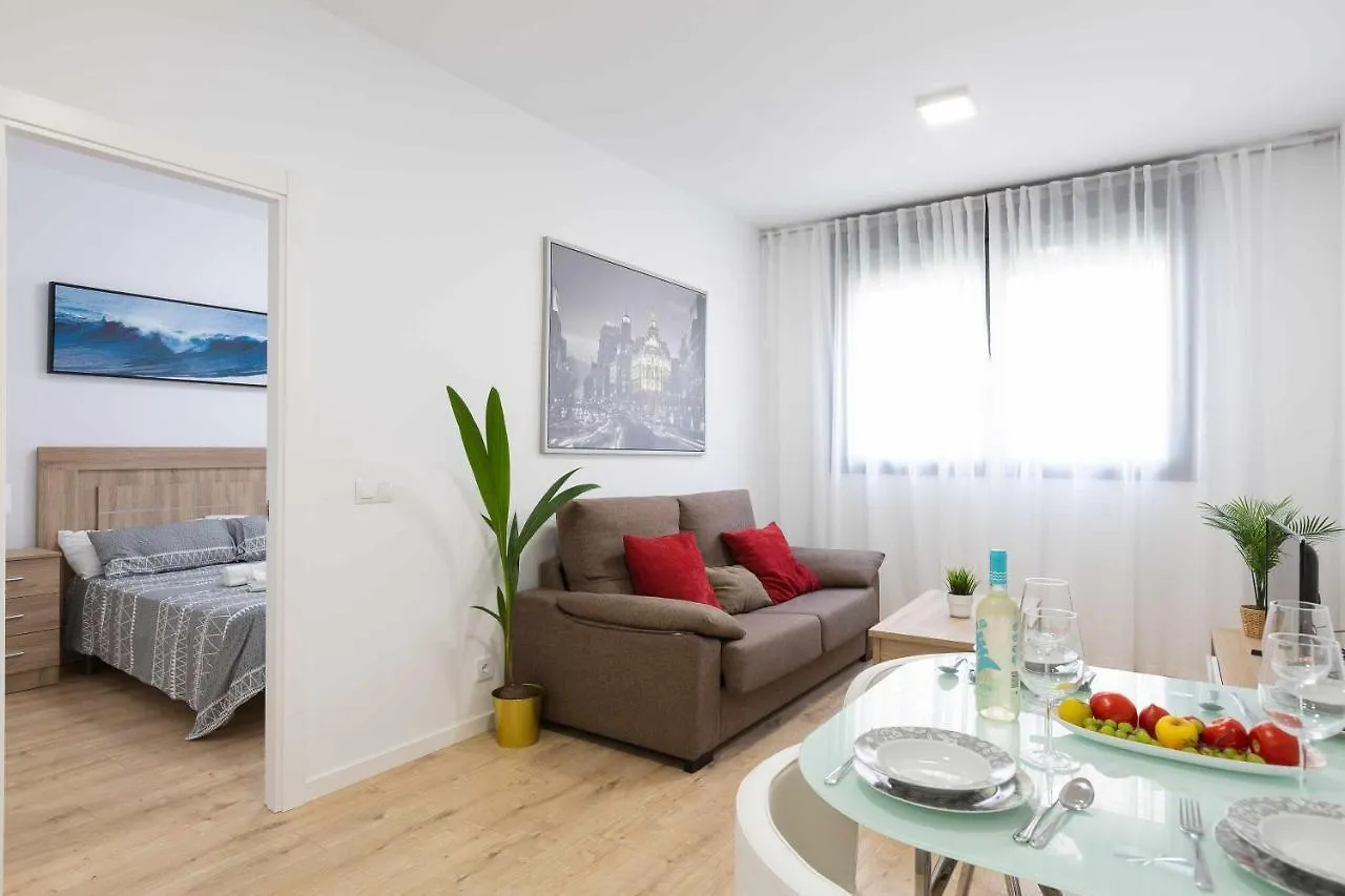 Cosmopolitan Apt & Malaga Beach 0*,  Espagne